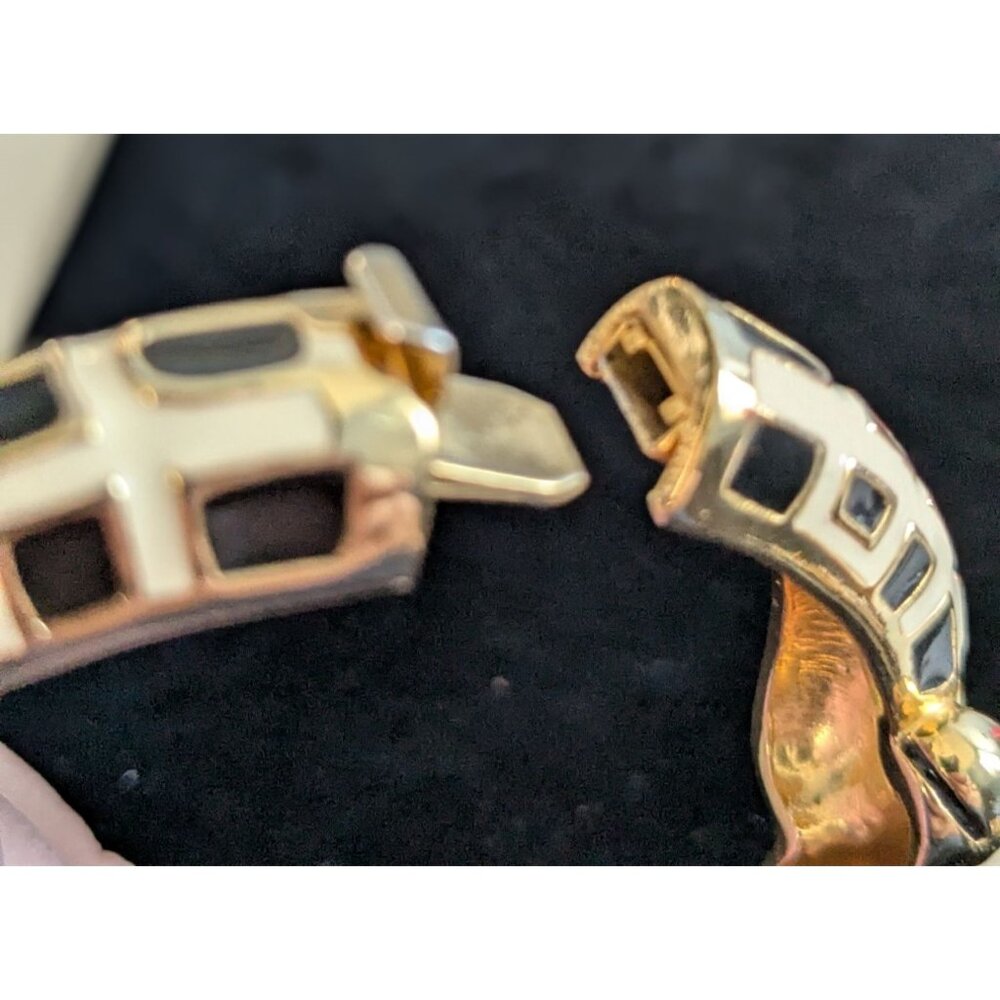 Gold-Tone Giraffe Design Hinged Bracelet size 6.5 with Black & White Enamel Deta - Picture 12 of 13